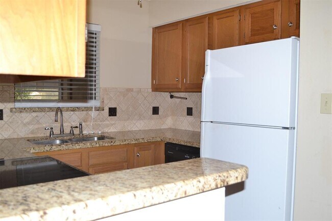 Building Photo - 202 Lakeview Terrace