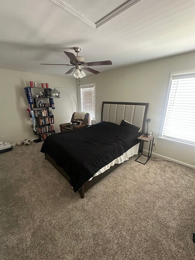 Building Photo - Beautiful 3 BR 2.5 Bath home with bonus room