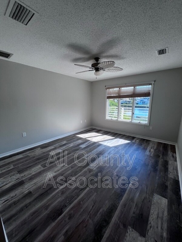 Building Photo - 1007 S Pointe Alexis Dr