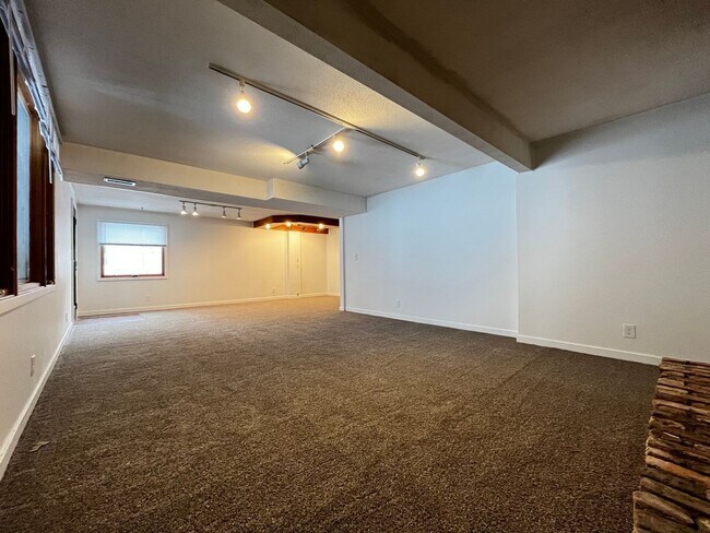 Building Photo - 3508 Flag Ave N