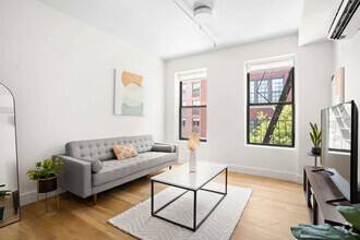Building Photo - 517 W 45th St