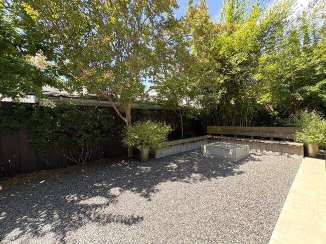 Building Photo - Spacious 5BR/3.5BA Palo Alto Home with Gourmet Kitchen & Large Backyard