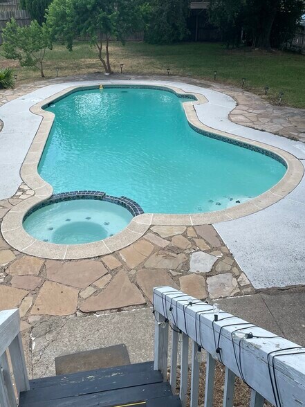 Building Photo - 204 Yaupon Dr