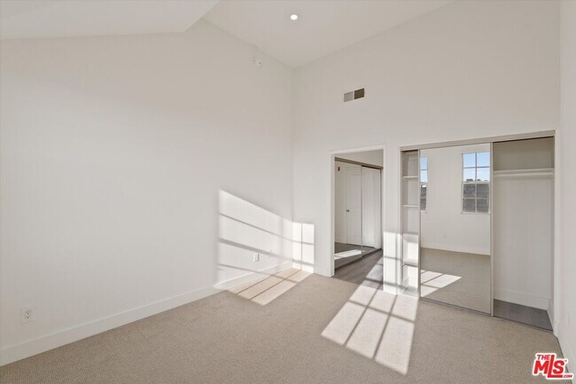 Building Photo - 1225 Armacost Ave