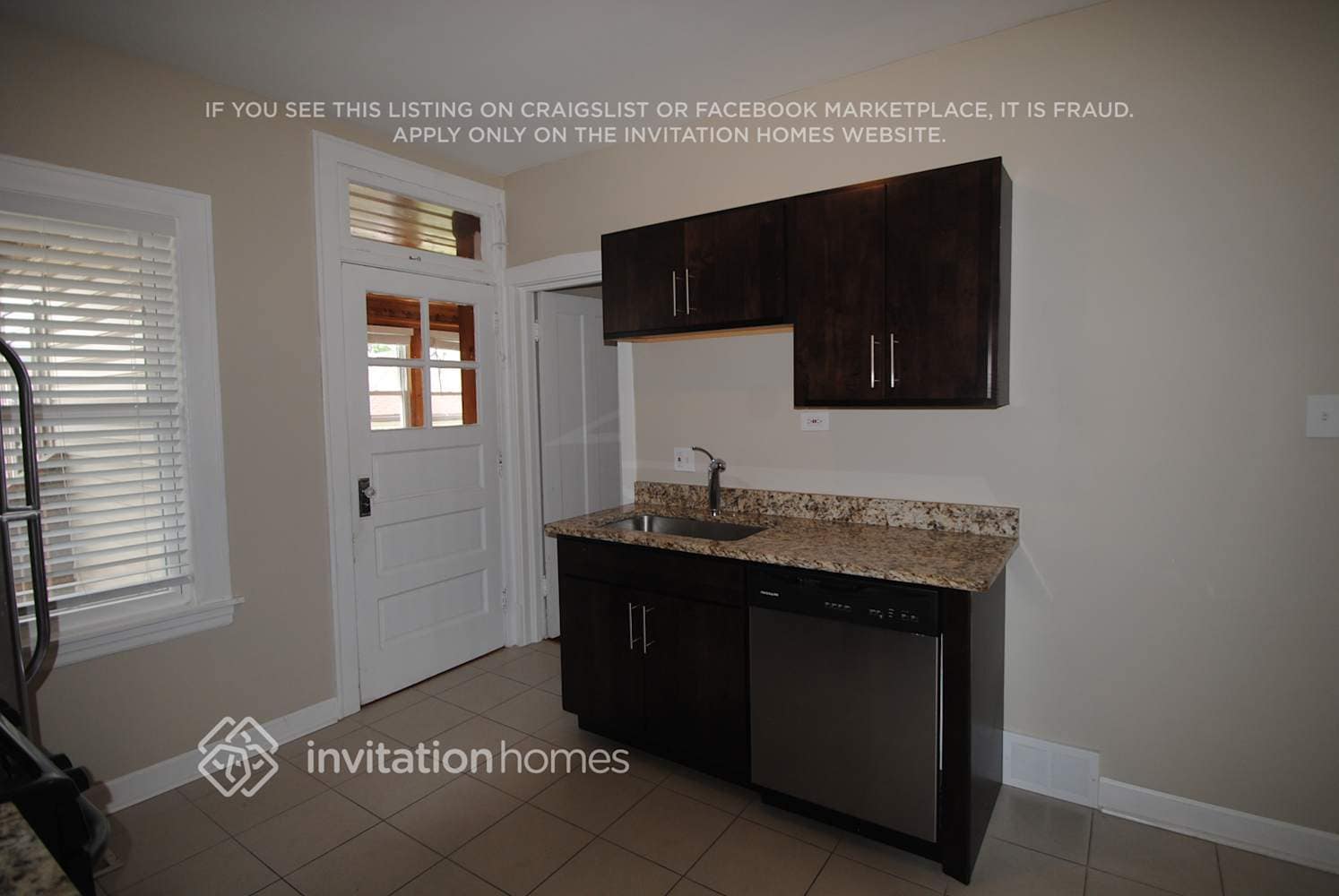 Building Photo - 5458 N Marmora Ave