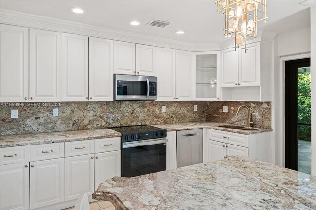 Building Photo - 415 Aledo Ave