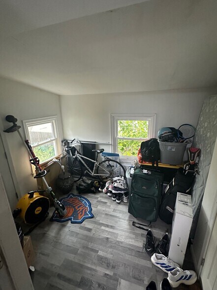 Building Photo - 276 Linden Ave