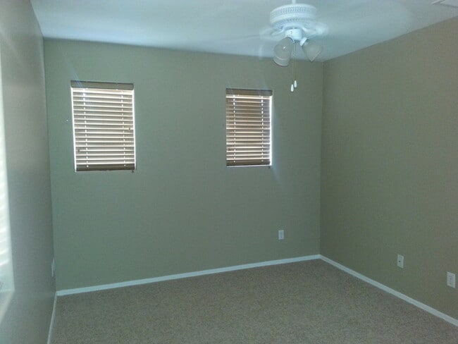 Building Photo - Rare 6 Bed, 3.5 Bath Home in San Tan Valley