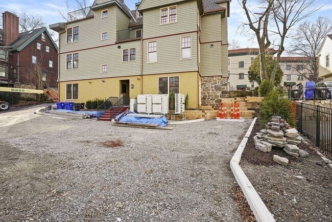 Building Photo - 165 Winthrop Rd