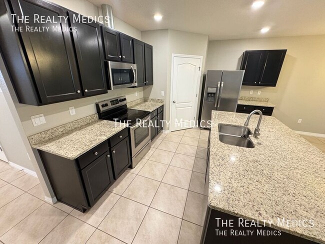 Building Photo - 404 Tanglewood Dr