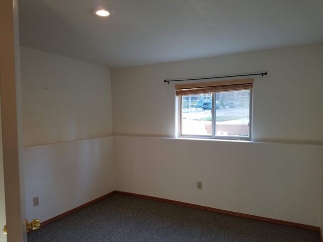 Building Photo - 28413 N Selkirk View Dr