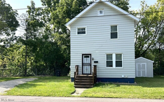 Building Photo - 784 Rosamond Ave
