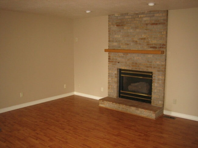 Building Photo - 5044 Summerfield Dr SE