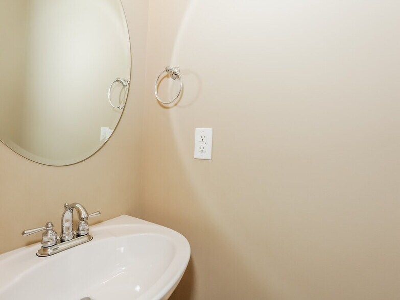 Building Photo - 7436 Alluvial Dr