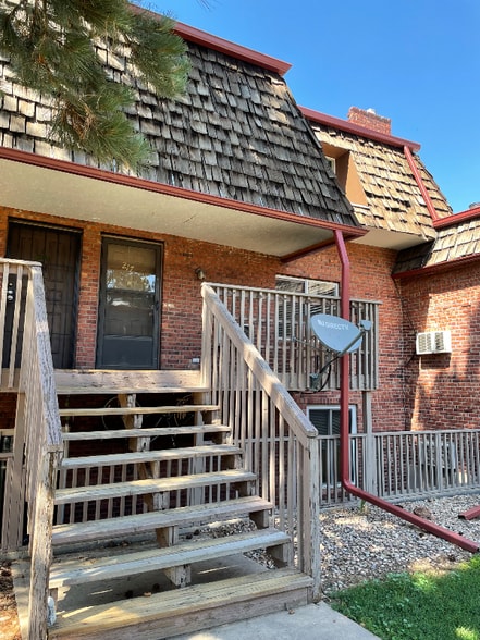 Primary Photo - 5491 E Warren Ave