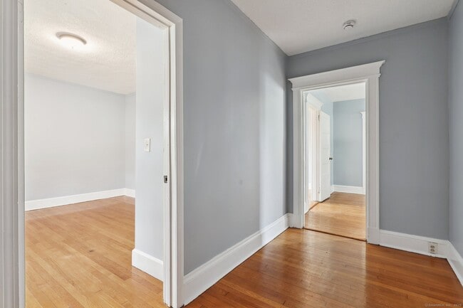 Building Photo - 15-17-17 Mountford St