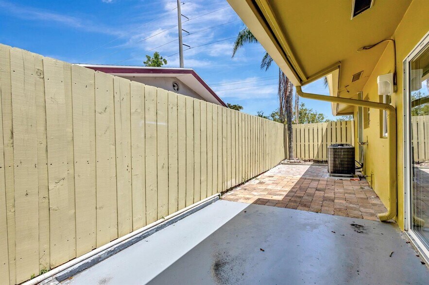 Building Photo - 212 Palmetto Dr
