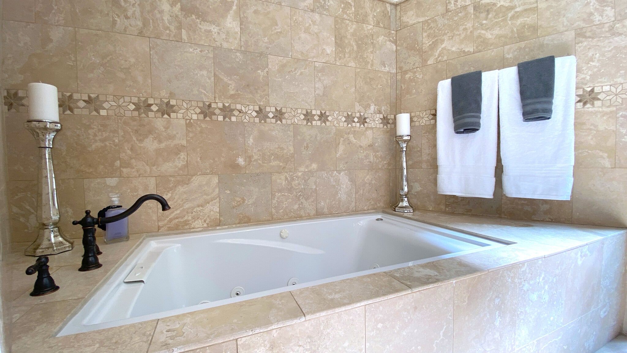 Building Photo - 1614 Pleasant Way