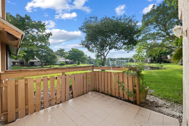 Building Photo - 32 Wimbledon Lakes Dr