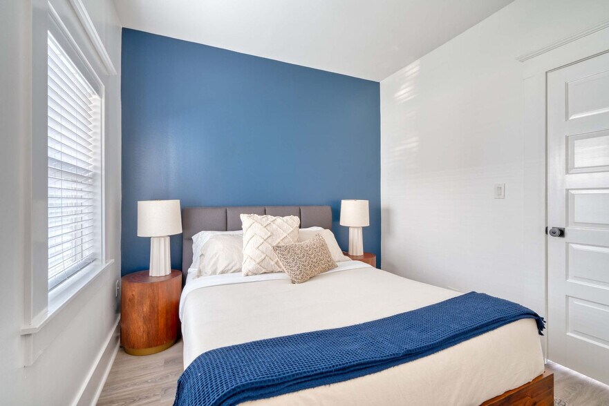 Building Photo - 317 NE Beech St