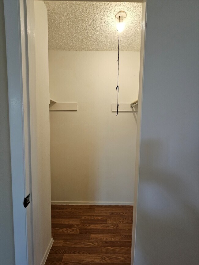 Building Photo - 8622 Quail Burg Ln