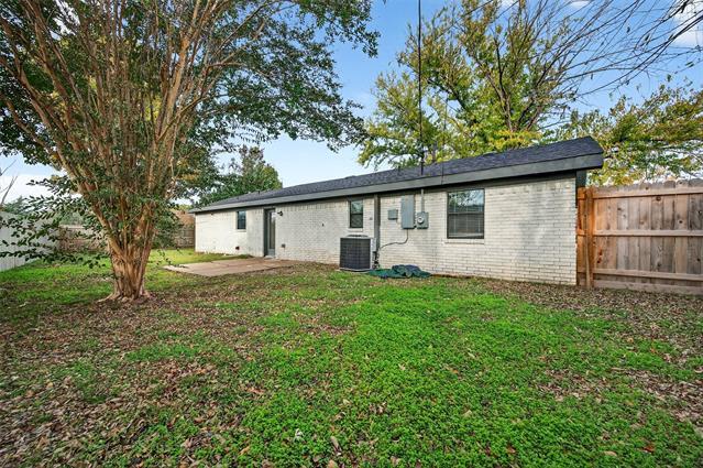 Building Photo - 604 E Summit St