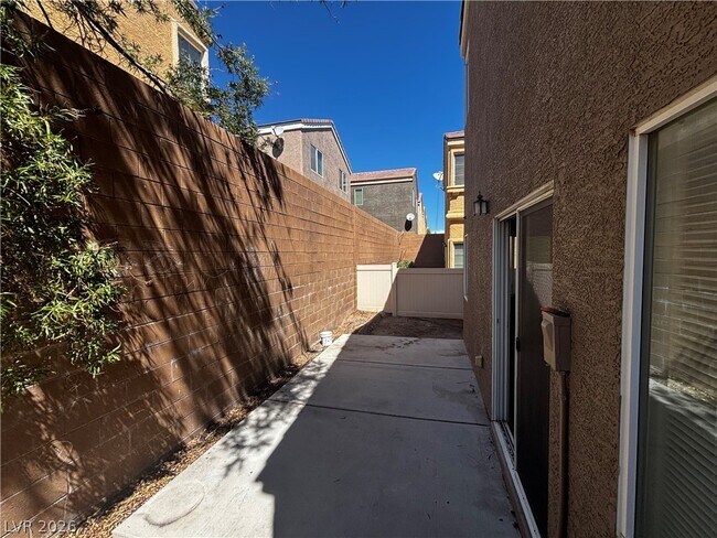 Building Photo - 9469 Oro Bullion St