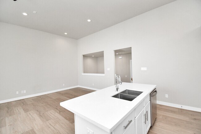 Building Photo - 1105 Olivier Ln