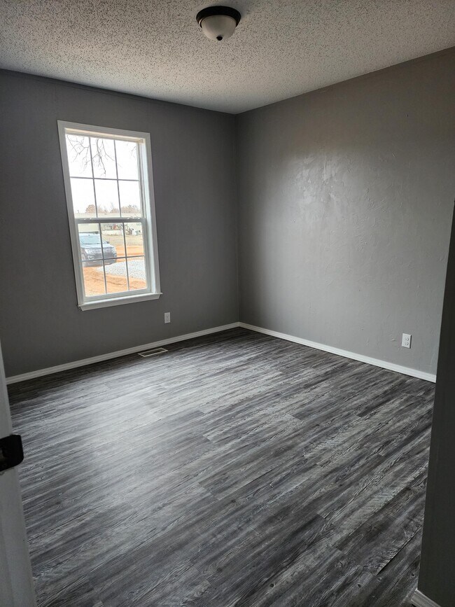 Building Photo - 10150 Raylyne Rd