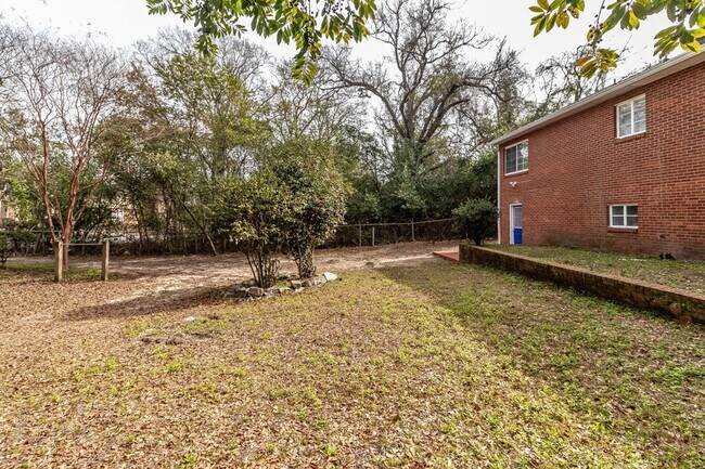 Building Photo - 2113 Cresswell Dr