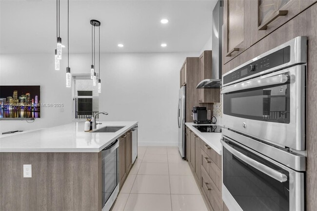 Building Photo - 15540 NW 88th Ave