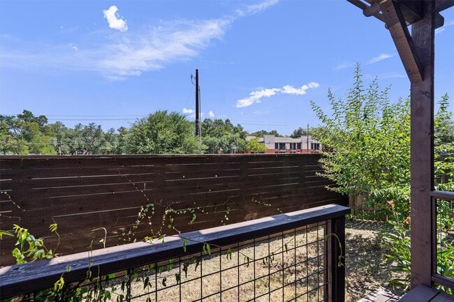 Building Photo - 9301 Cardinals Nest Ln