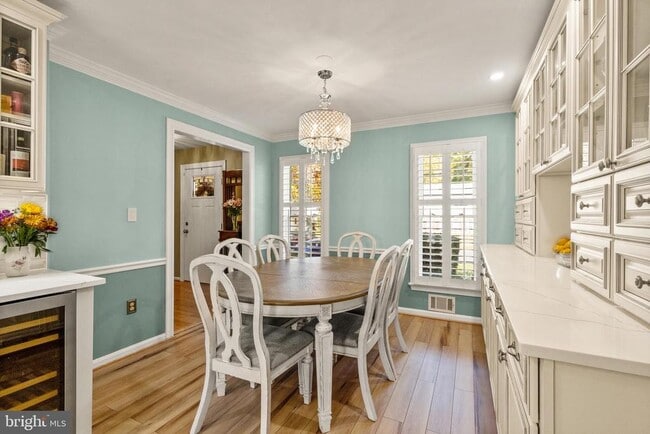 Building Photo - 7421 Beverly Manor Dr