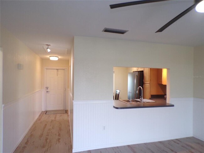 Building Photo - 1335 Mineo Dr