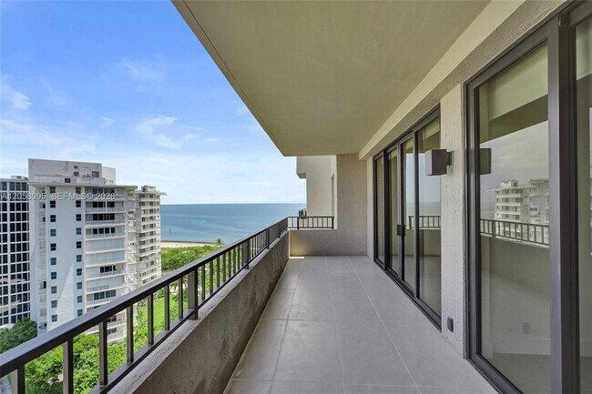 Building Photo - 251 Crandon Blvd