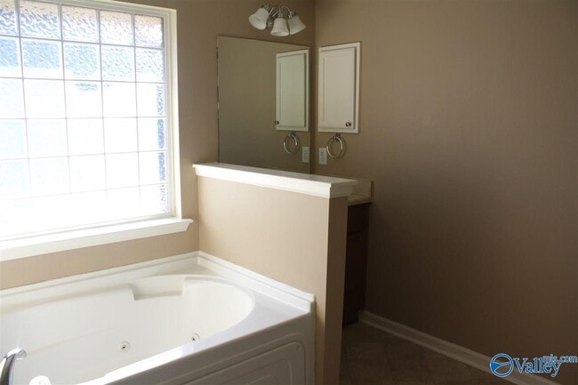 Building Photo - 7010 Thornwood Ln SE