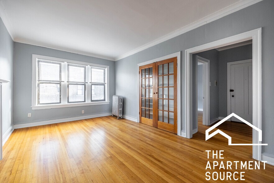 Building Photo - 1319 W Estes Ave