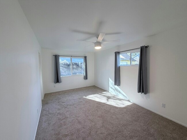 Building Photo - 670 Pine Way