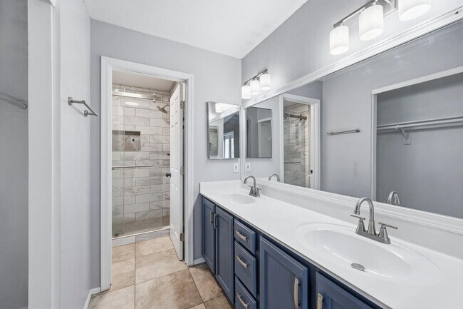 Building Photo - 5531 E Elena Ave