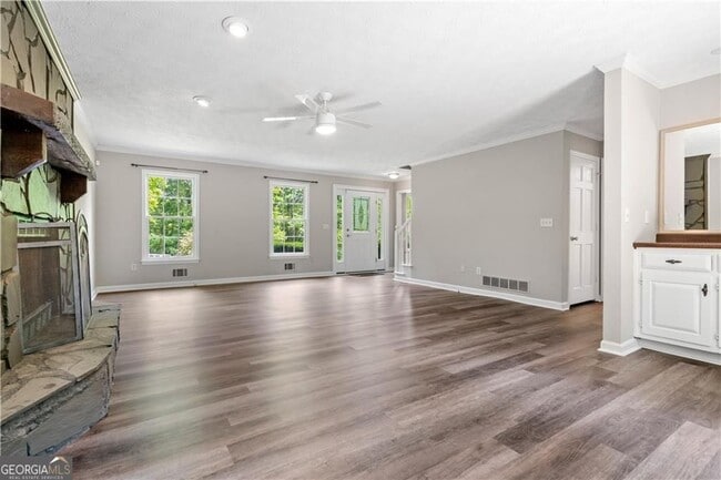 Building Photo - 4752 Forest Glen Ct NE