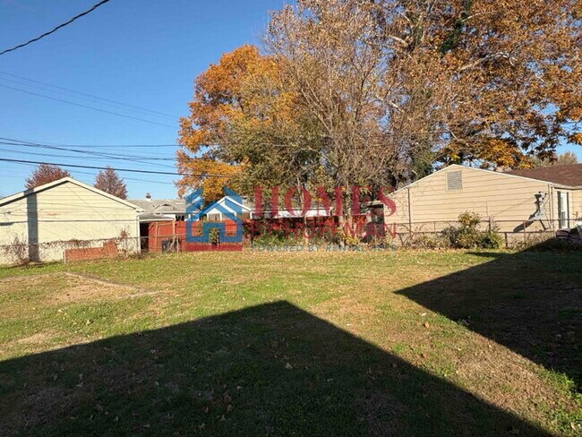 Building Photo - Three Bedroom House | Off Street Parking