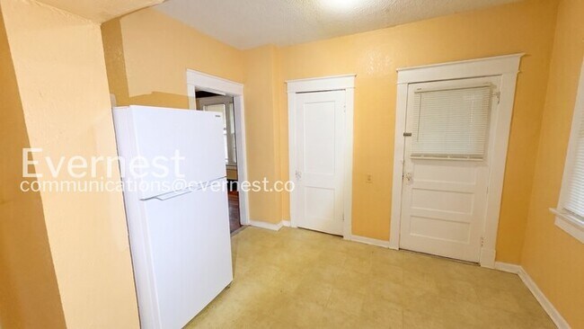 Building Photo - 2 Bed/1 Bath Home with Off-Street Parking / Coming Soon!