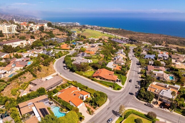 Building Photo - 3636 Malibu Country Dr