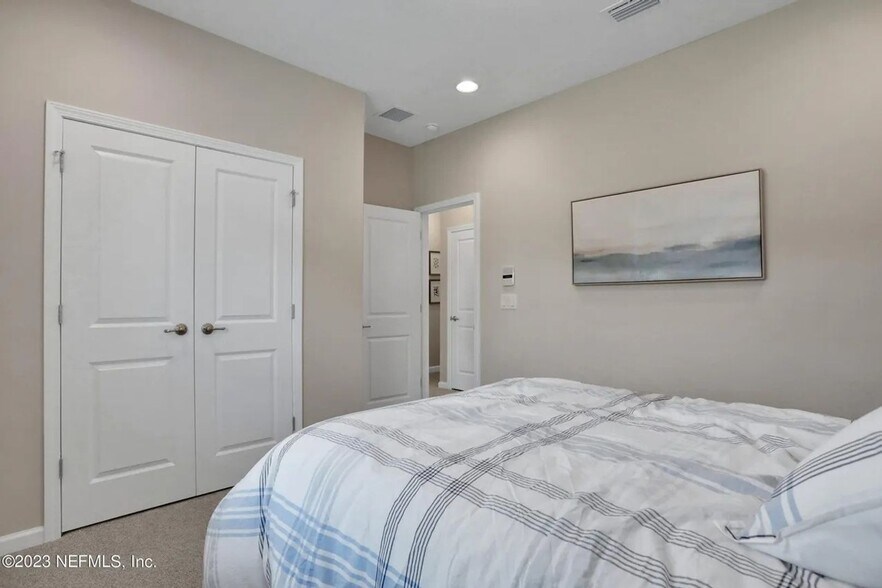 Building Photo - 580 Silver Landing Dr