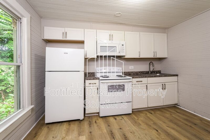 Building Photo - 921 23rd St NE