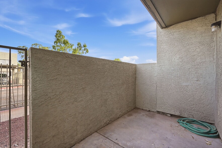 Building Photo - 2844 E Marconi Ave