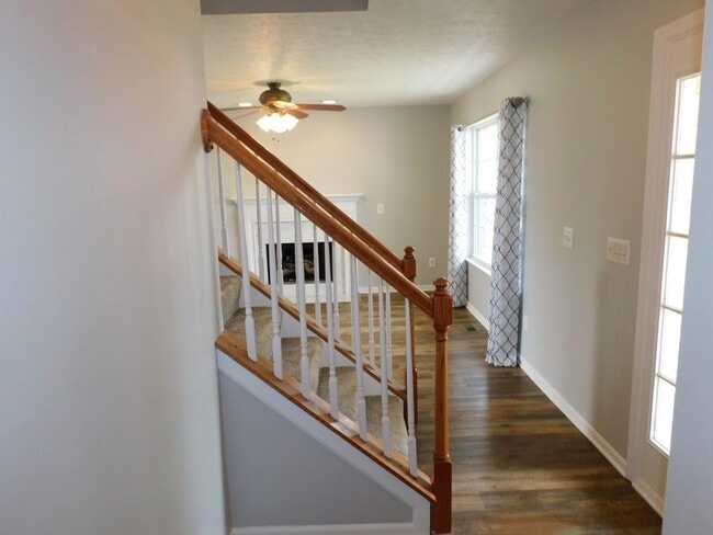 Building Photo - Spacious 4 Bedroom, 2.5 Bath Home