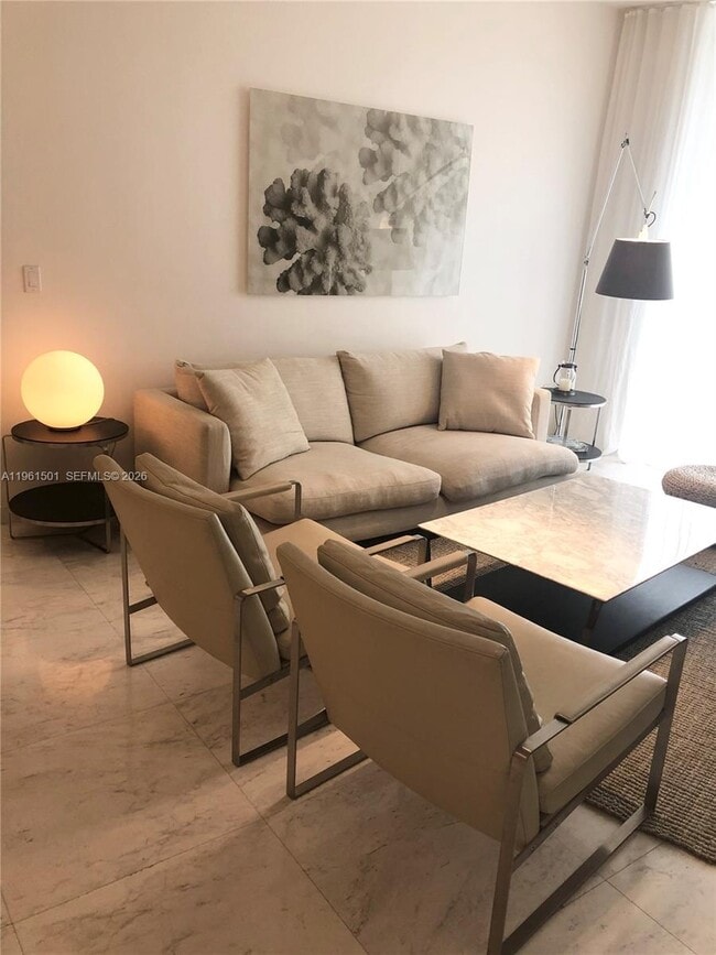 Building Photo - 15811 Collins Ave