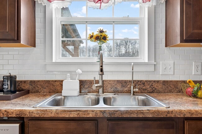 Building Photo - 1961 Creek Bank Dr