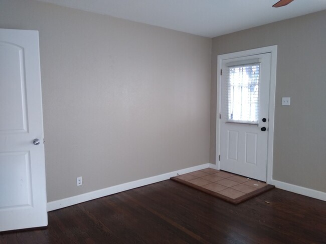 Building Photo - Mountain View 2 Bedroom 1 Bath Duplex on a Hill